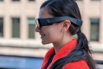 As it prepares specs for the masses, Snap’s fourth quarter shows revenue growth but fewer daily users