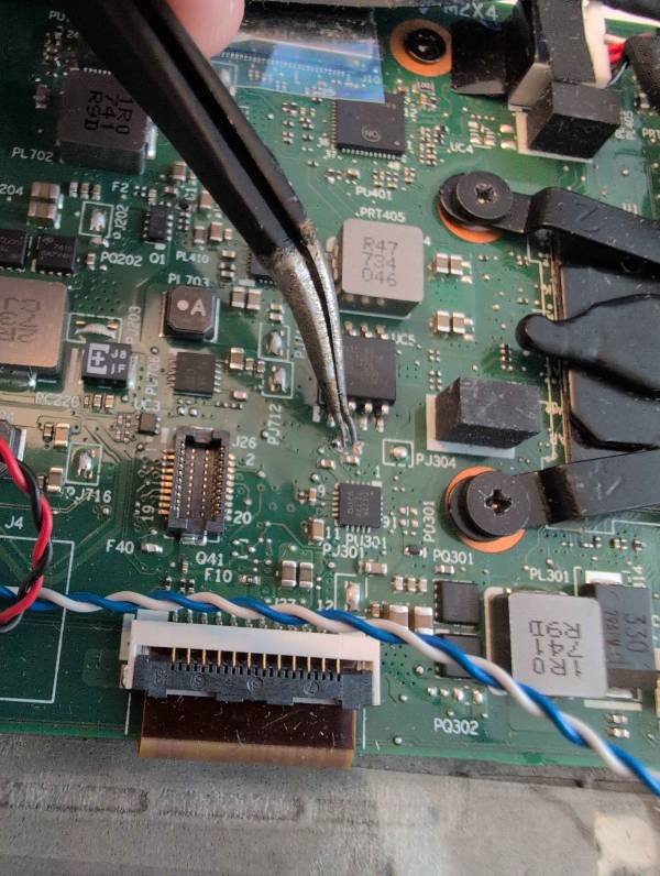 A capacitor missing from where it’s supposed to be