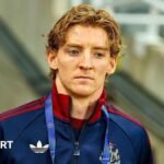 Anthony Gordon: Howe defends Newcastle striker after criticism from Shearer and Kane