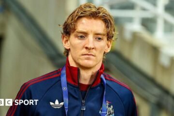 Anthony Gordon: Howe defends Newcastle striker after criticism from Shearer and Kane