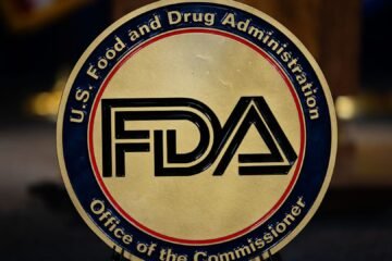 The vaccine chief at the US Food and Drug Administration (FDA) will step down in April after a series of controversial decisions