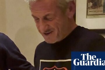 Sean Penn receives an Oscar made from a damaged Ukrainian railway car after Zelensky’s meeting Sean Penn