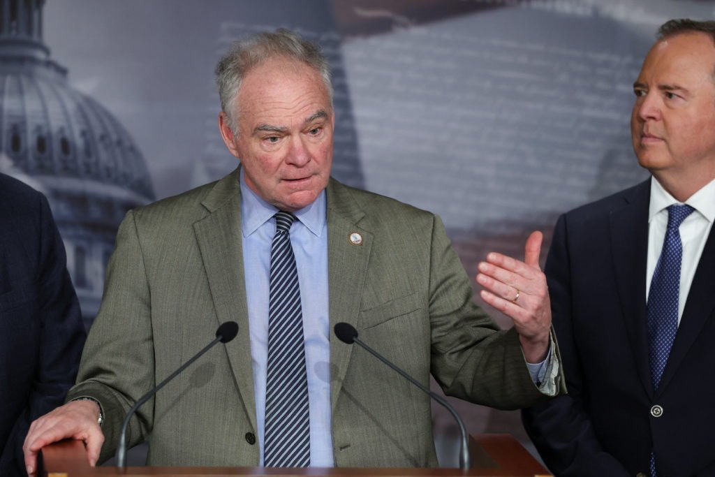 Democratic Senators Introduce War Powers Resolution to Examine Trump on Cuba