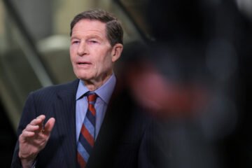 WATCH: US appears ‘on track’ to deploy ground troops in Iran, Blumenthal says after classified briefing