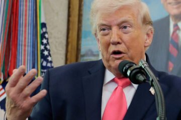 Watch: Trump says Iran’s new leaders “gave us a gift” related to oil and the Strait of Hormuz