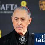 Alan Cumming, BAFTA host, criticizes BBC for ‘broadcasting insults and censoring freedom of expression’ | Baftas 2026