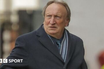 Neil Warnock returns as interim manager of Torquay United