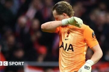 Antonin Kinski: Tottenham replace the goalkeeper after conceding three goals within 15 minutes