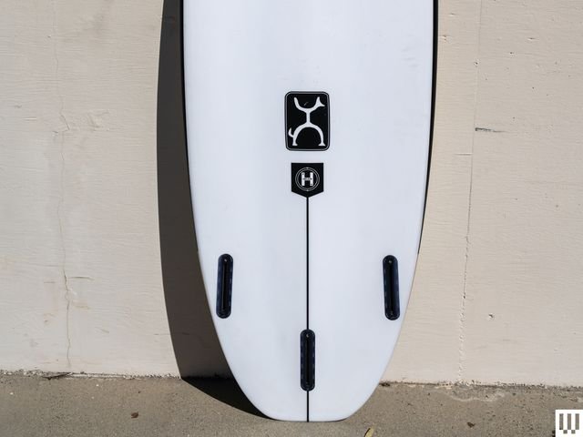 Image may contain: nature, outdoor, sea, sea waves, water, entertainment, sports, surfing and surfboard