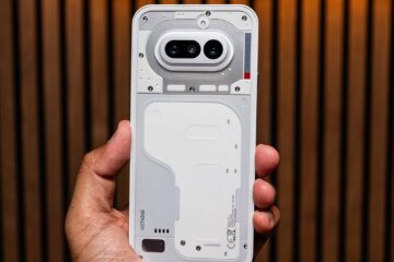 There are not two new mid-range phones, but only one will be sold in the US