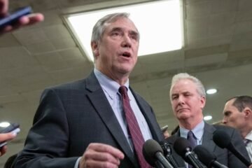 Merkley, Klobuchar Launch New Effort to Ban Federal Elected Officials Profiting from Prediction Markets