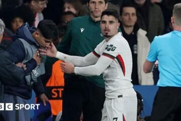 Pushing the ball boy: Chelsea’s Pedro Neto apologizes for pushing the Paris Saint-Germain ball boy