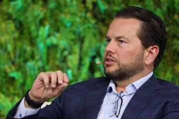 Activist investor Elliott has taken a $1 billion stake in Pinterest, betting on AI-driven growth