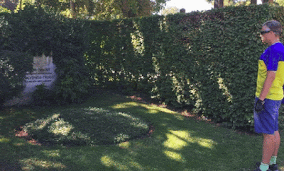 Munich cemeteries Nordfriedhof Waldfriedhof twentieth-century history Third Reich perpetrators Ernst Röhm Paul Ludwig Troost Leni Riefenstahl Gustav von Kahr state funerals General Dietl graves collaborators resistance figures contested legacies Emil Maurice Oswald Spengler burial grounds moral political conflicts remembrance then-and-now photography historical analysis.