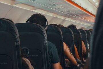 Passengers who refuse to use headphones can now be kicked off United flights