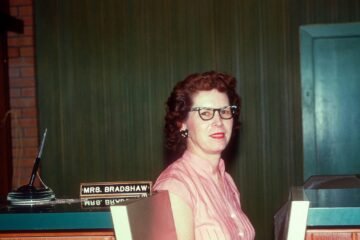 Why ATMs didn’t kill bank teller jobs, but the iPhone did