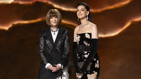 Getty Images Former Vogue editor-in-chief Anna Wintour shows off her comedic skills as a host with Anne Hathaway
