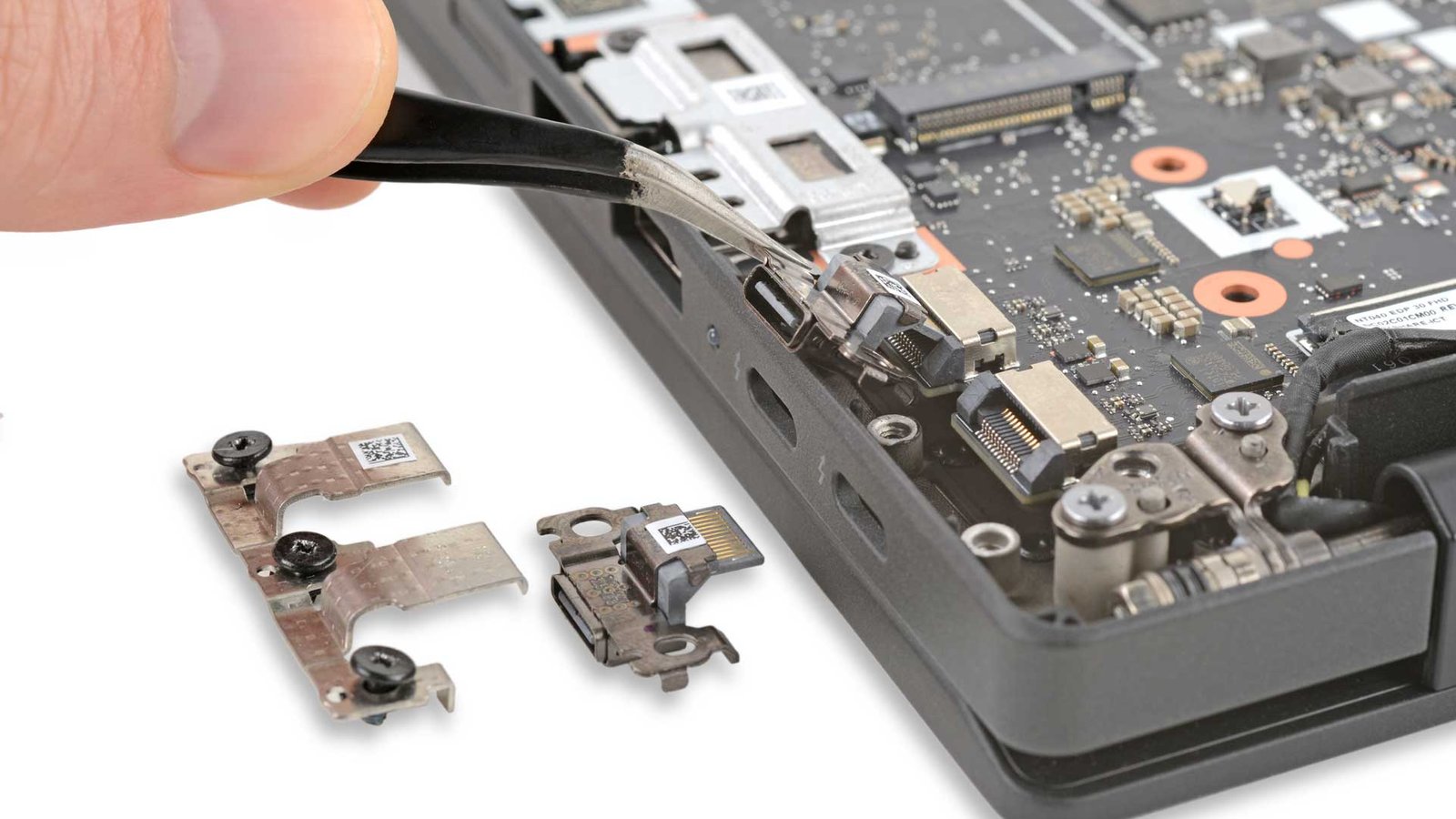 Removing the modular Thunderbolt ports from inside a Thinkpad T14 Gen 7